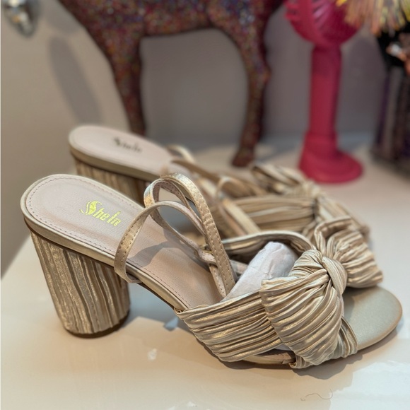 Beautiful sandals with bow 🩷 - Picture 7 of 9